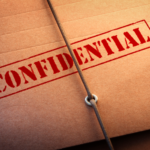 Guía de Seguridad Corporativa: Cómo la Baja Rotación en Servicios Auxiliares y Limpieza Protege la Confidencialidad de tu Empresa